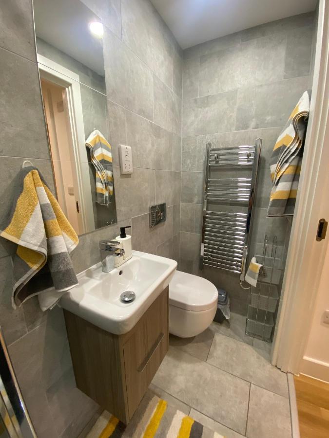 Modern 2 Bed Apartment With Juliet Balcony - Dhb Stays Leeds  Extérieur photo