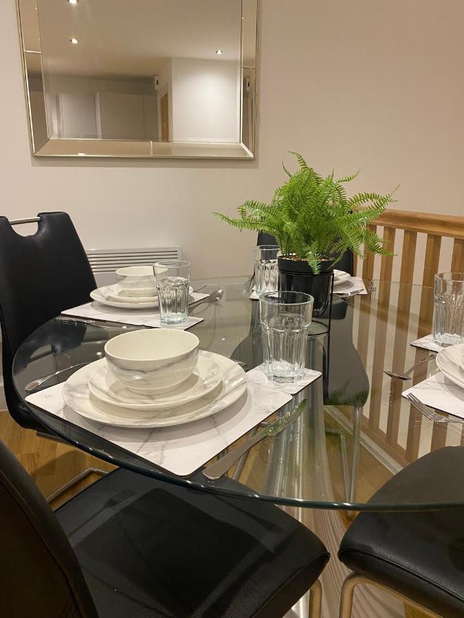 Modern 2 Bed Apartment With Juliet Balcony - Dhb Stays Leeds  Extérieur photo
