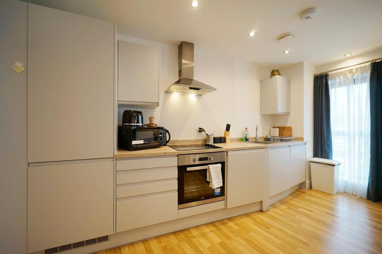 Modern 2 Bed Apartment With Juliet Balcony - Dhb Stays Leeds  Extérieur photo